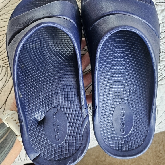 VGUC OOFOS Ooahh Recovery Slide Sandals Deep Navy Comfort Unisex M8 W10 - Picture 14 of 14